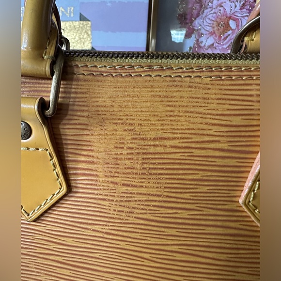 🥳HOST PICK🥳 Vintage Louis Vuitton Yellow Epi Leather Alma PM - Picture 3 of 16